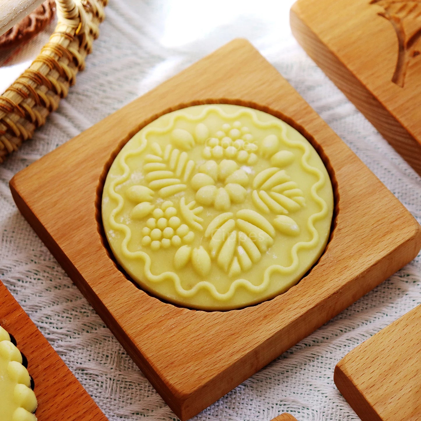 Wooden 3D Cookie Mold with Flower Patterns, DIY Carved Embossed Cookie Cutter for Baking Fondant, Cake, and Biscuits